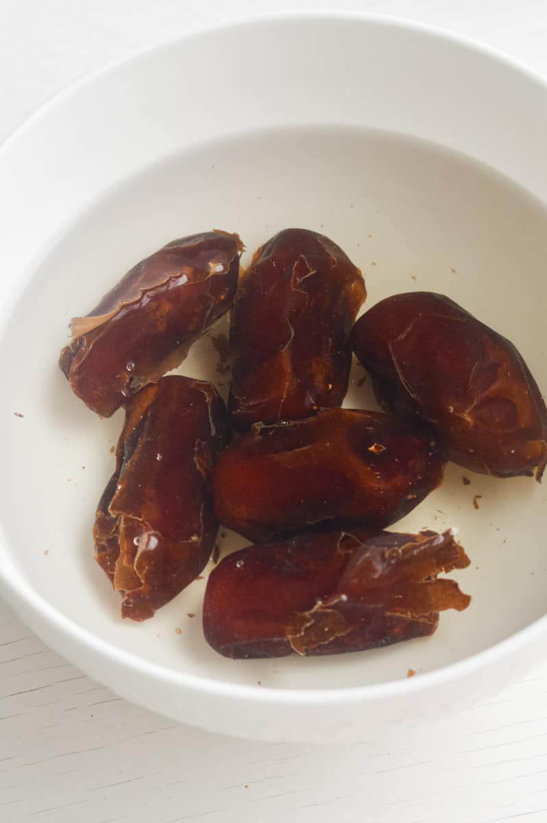 Soaking dates in boiling water. 
