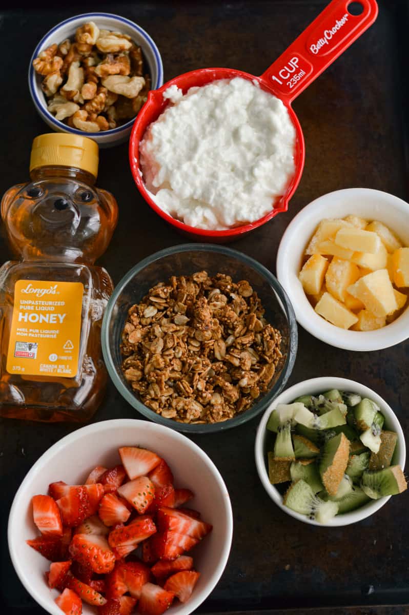 Ingredients for sweet cottage cheese bowl.