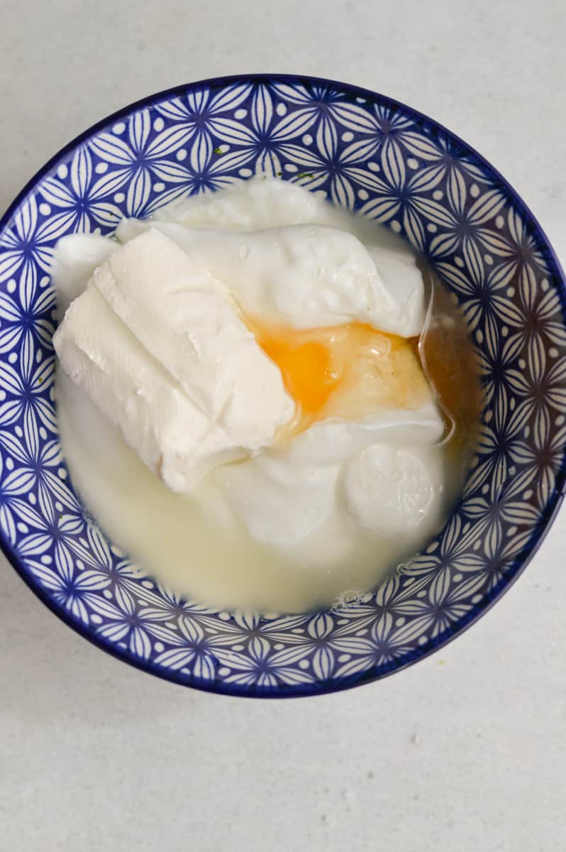 mixing yogurt, honey and lemon juice