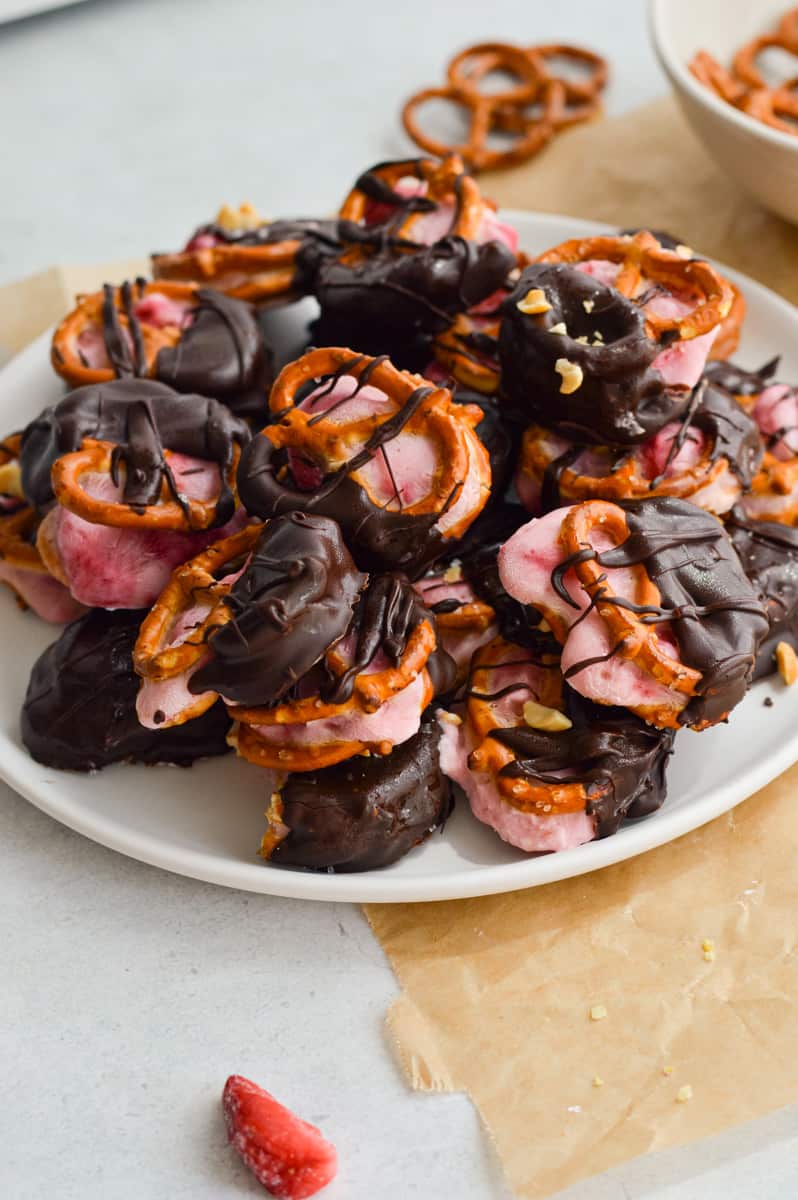 Plate of strawberry yogurt pretzels.