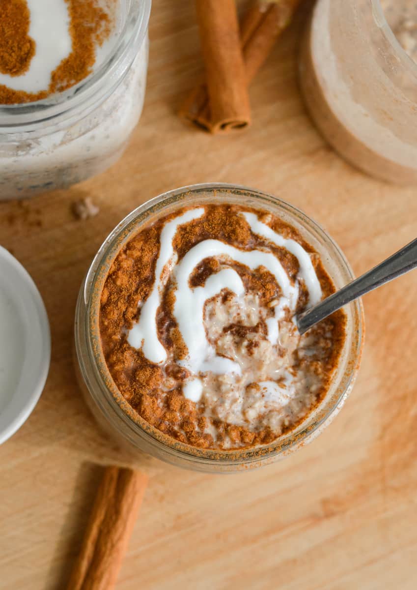 Birds eye of cinnamon roll overnight oats.