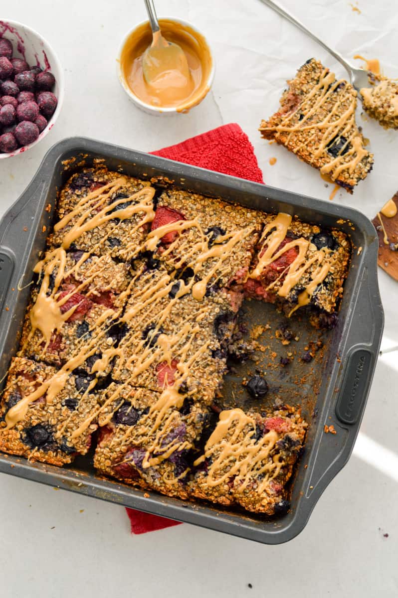 Pan of berry baked oats without banana.