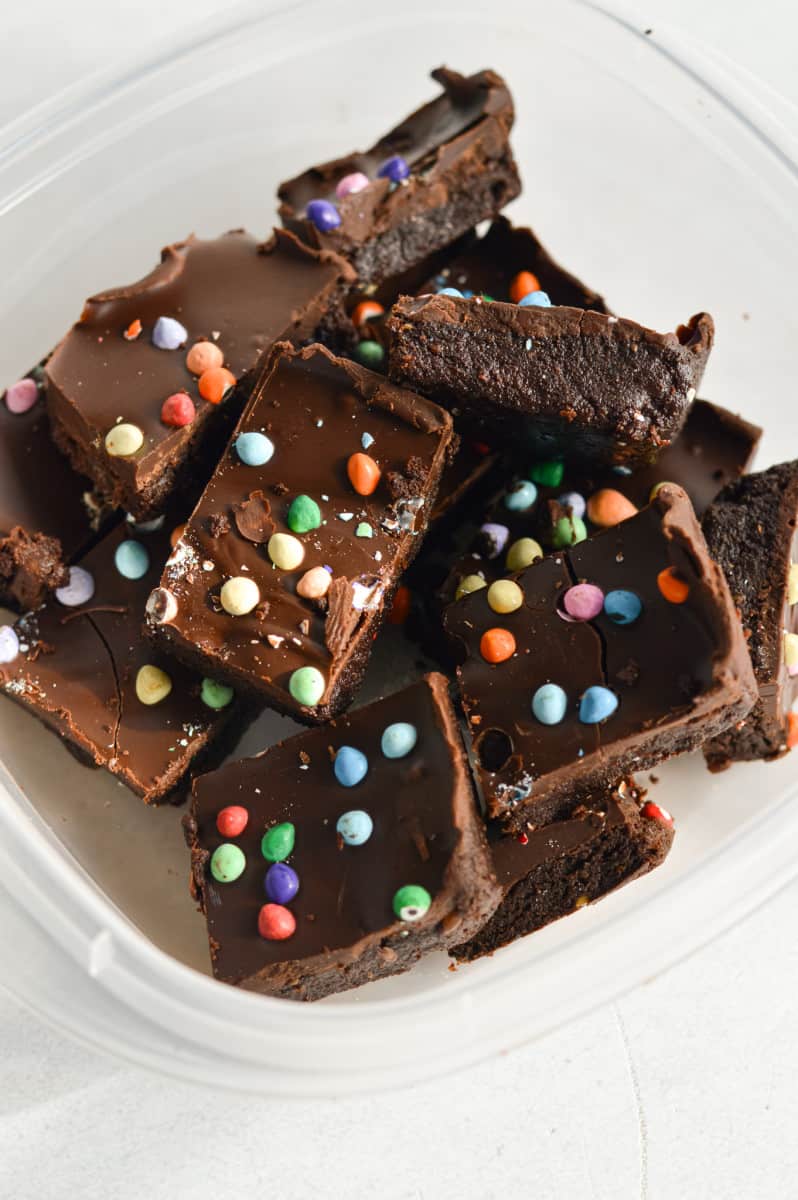 Container of nut free brownie protein bars.