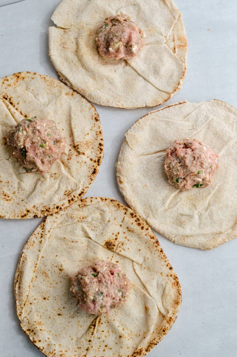 Pita bread with turkey meat in the middle.