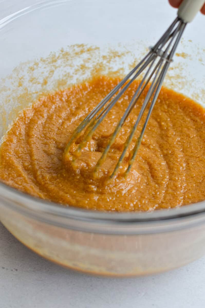 Mixing peanut butter, honey, applesauce and vanilla extract until smooth. 
