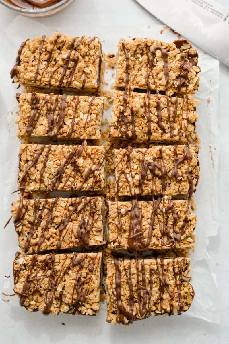Slicing no bake chocolate oat bars into 10 pieces.
