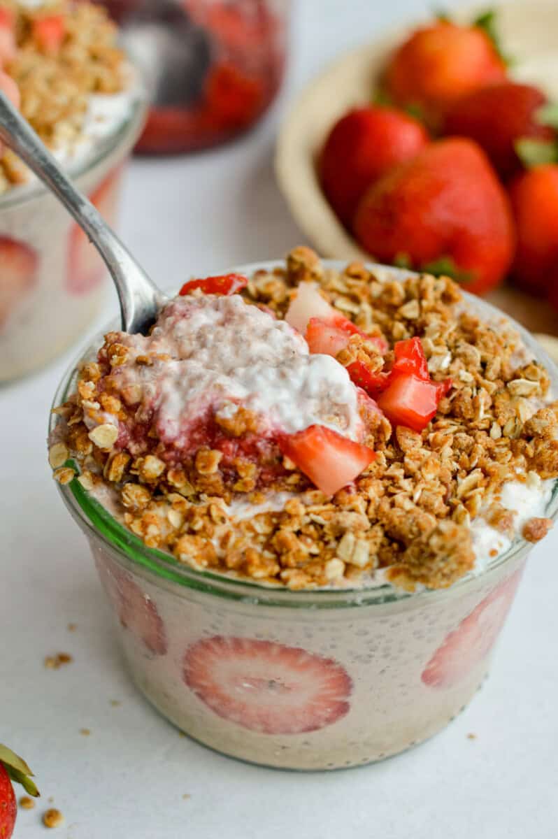 Berry Crumble Chia Pudding