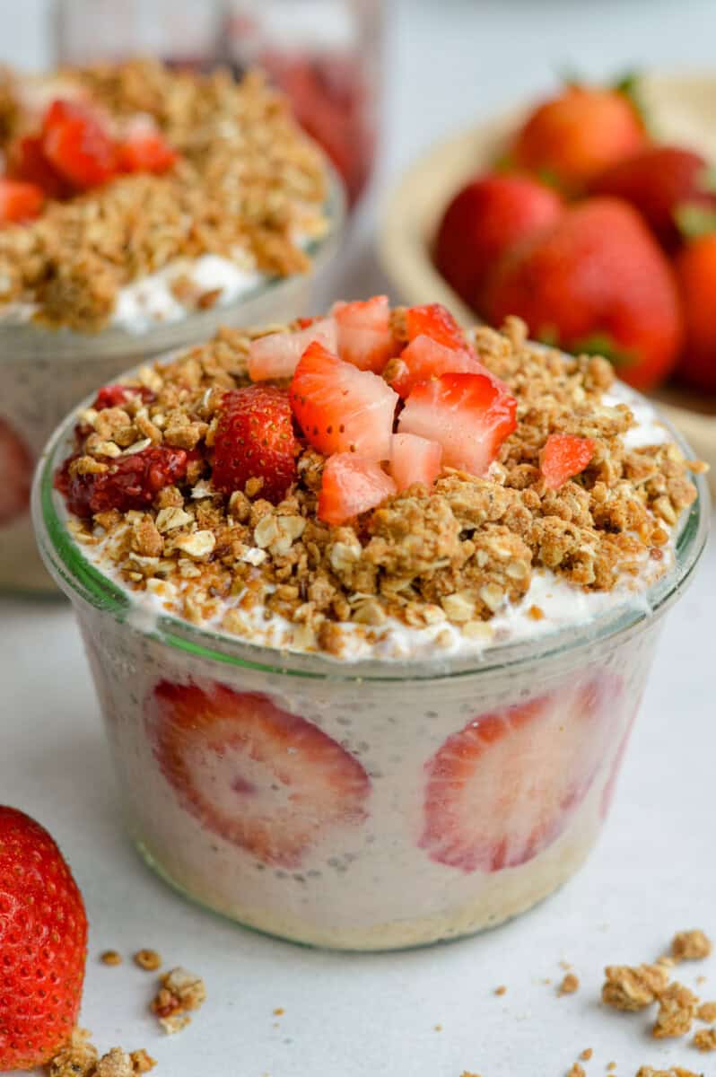 Jar of berry crumble chia pudding.