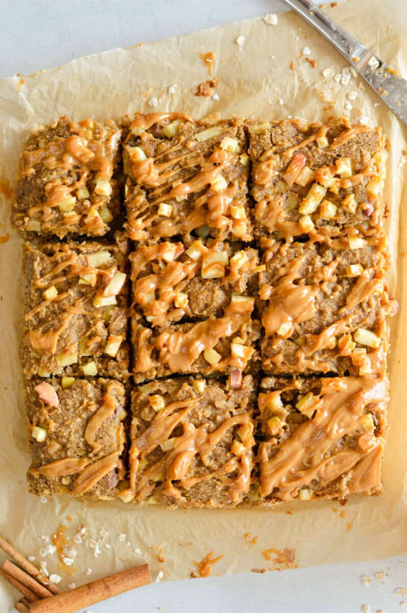 Birds eye of sliced apple oat bars.
