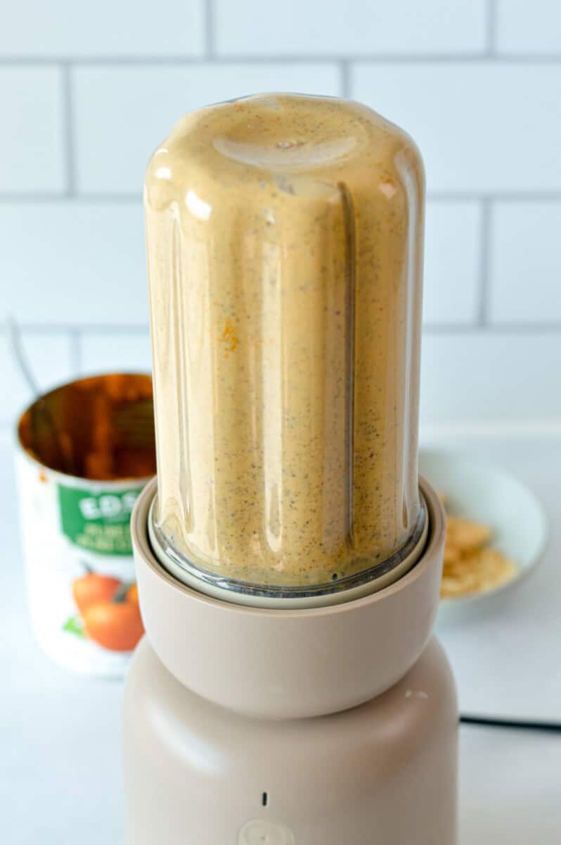 Blending pumpkin pie chia pudding.