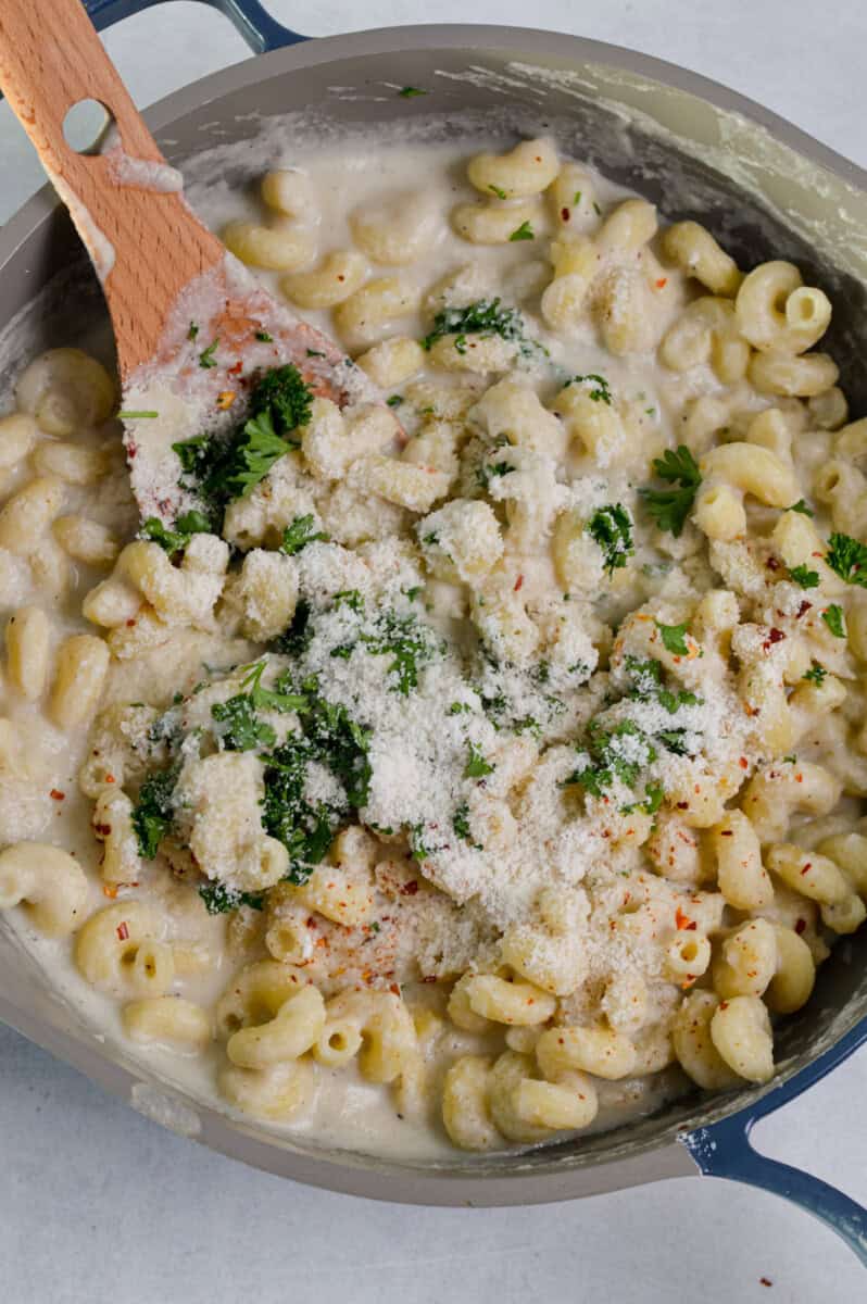 Birds eye of a pan of chicken garlic parmesan pasta.